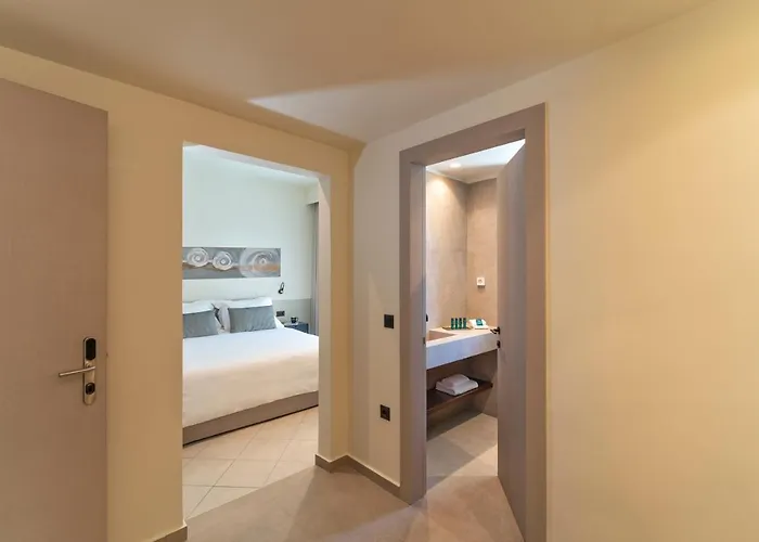 Mariette Rhodes Urban (adults Only) 3*